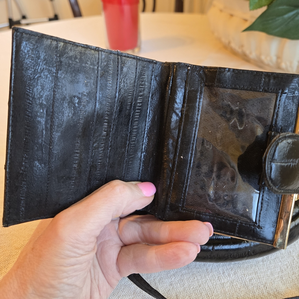 Classic Black Patent Crossbody Bag with Gold Frame - Picture 5 of 9